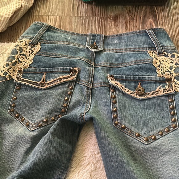 Women Jeans with Lace pockets - Picture 2 of 4